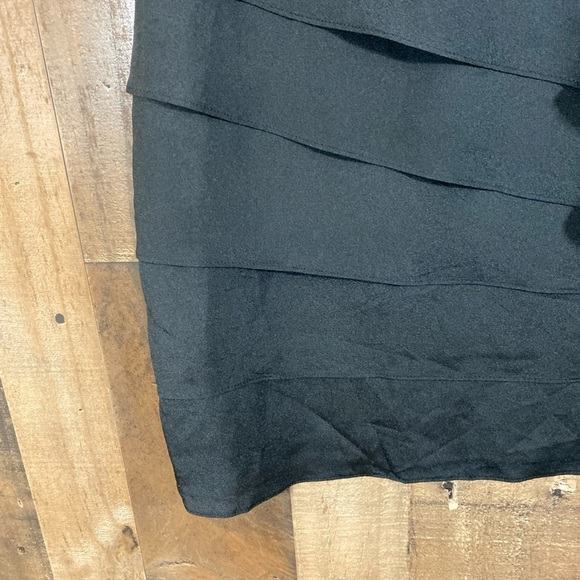 Milano Women’s Black Ruffle Trim Sleeveless Shirt tank Top Size Medium - Picture 4 of 12